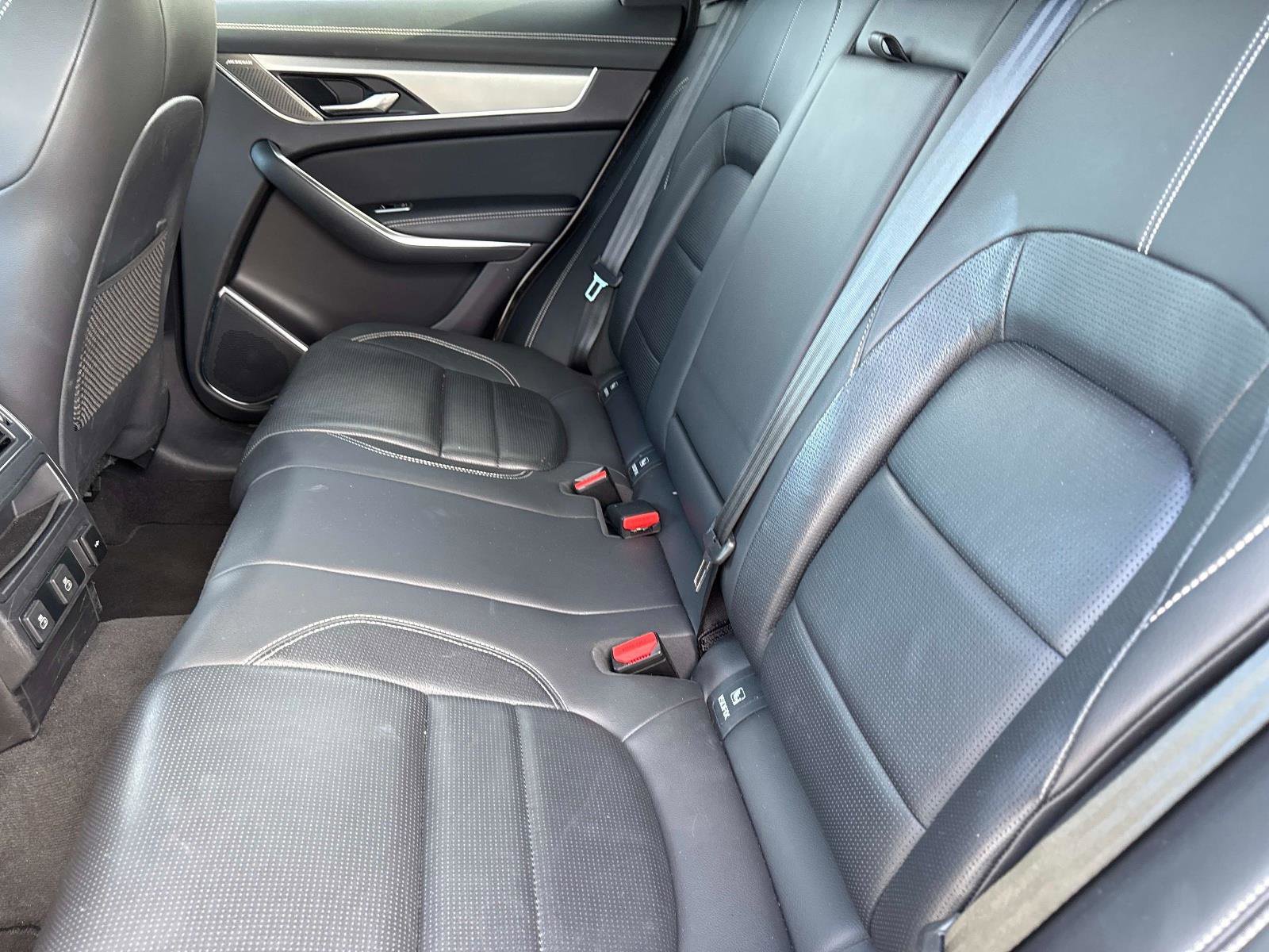 Used 2024 Jaguar F-PACE R-Dynamic S image 15