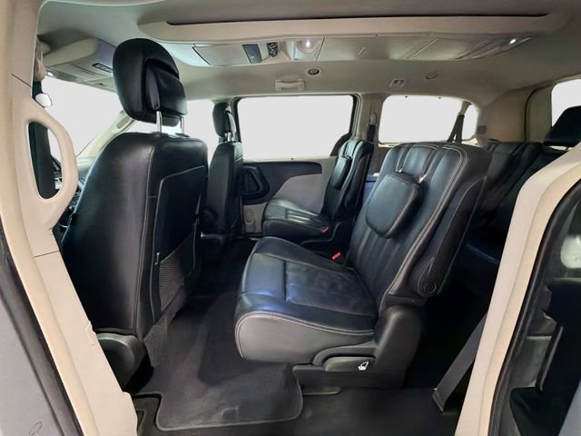 Used 2014 Chrysler Town & Country Touring FWD image 21