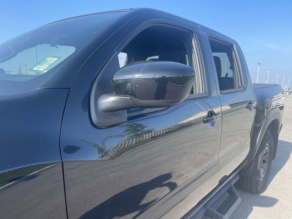 Used 2025 Nissan Frontier PRO-4X image 11