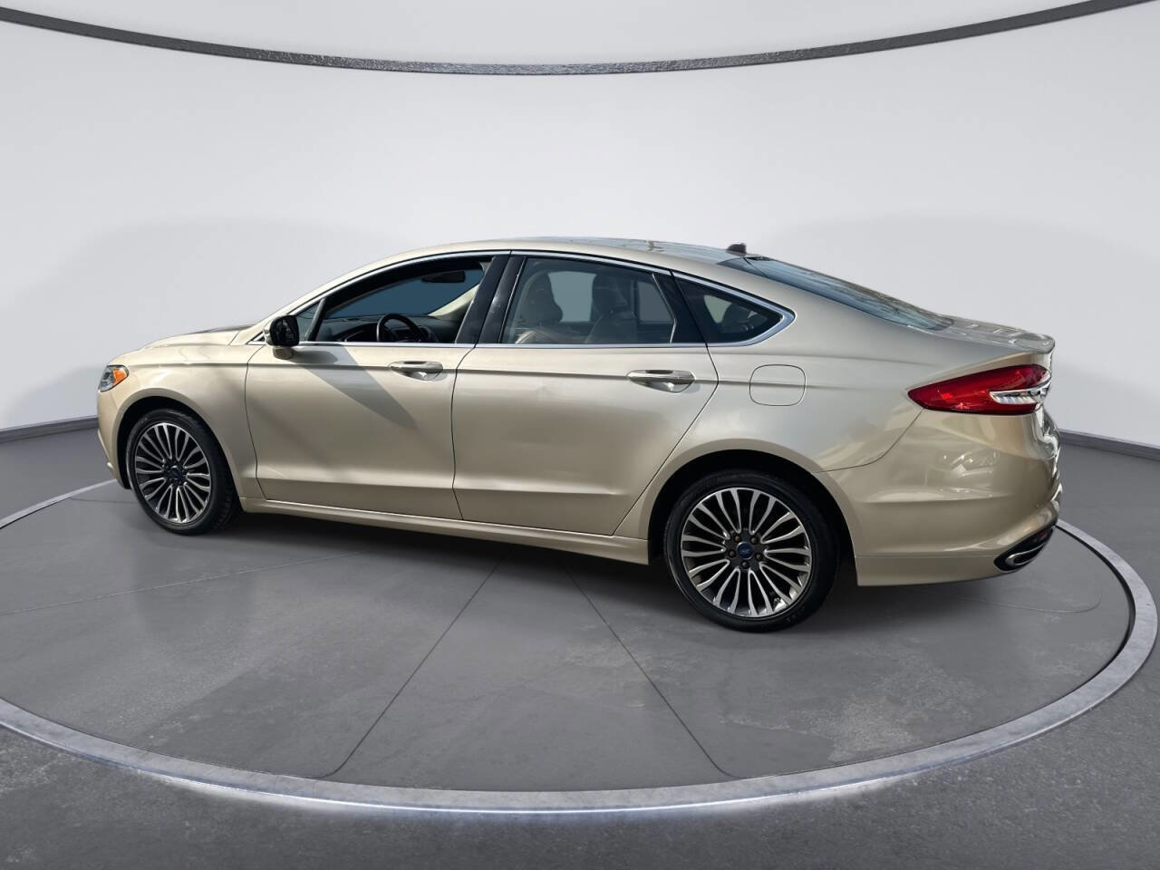 Used 2017 Ford Fusion SE w/ Fusion SE Technology Package image 3