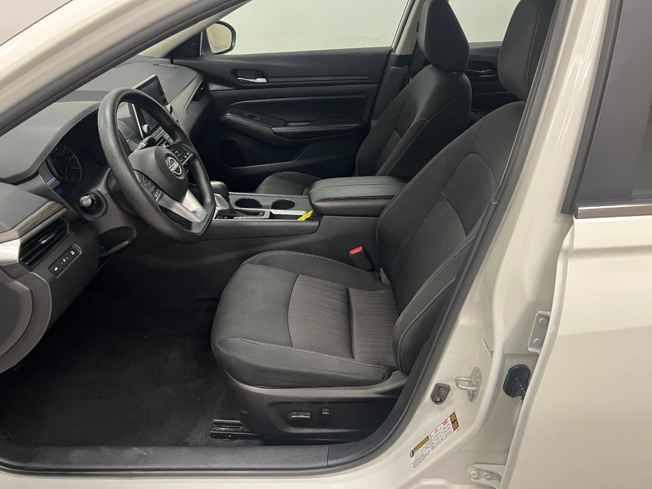 Used 2025 Nissan Altima 2.5 SV image 19