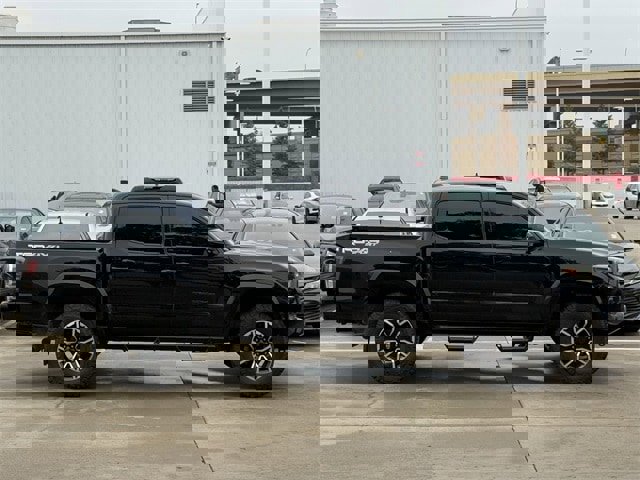 Used 2022 Toyota Tacoma TRD Sport image 3