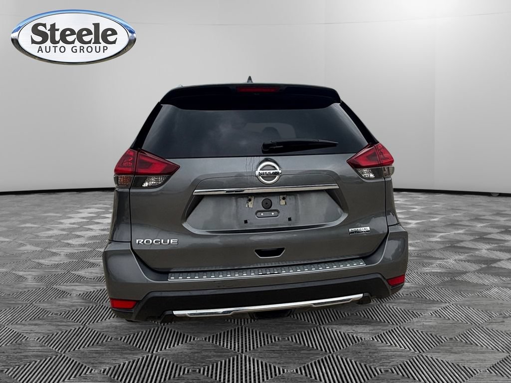 Used 2019 Nissan Rogue S w/ Special Edition Package FWD image 4