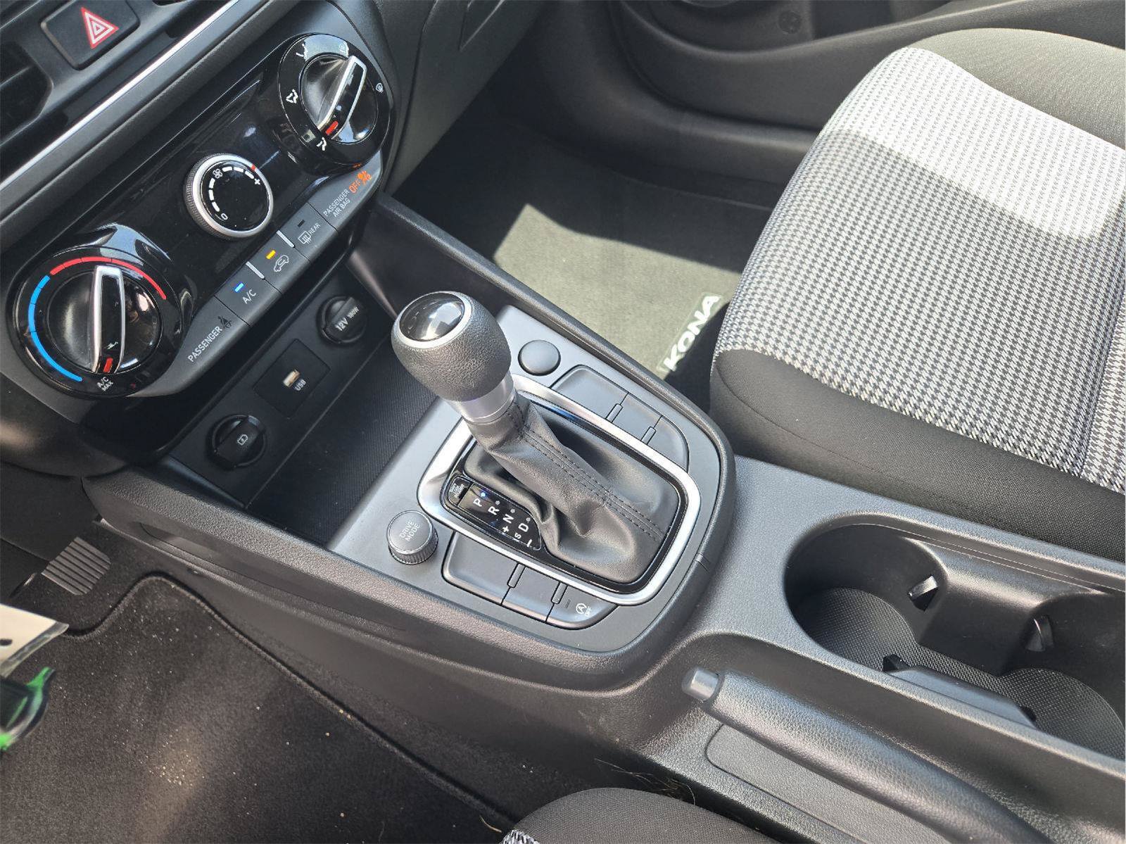 Used 2022 Hyundai Kona SE w/ Cargo Package FWD image 17