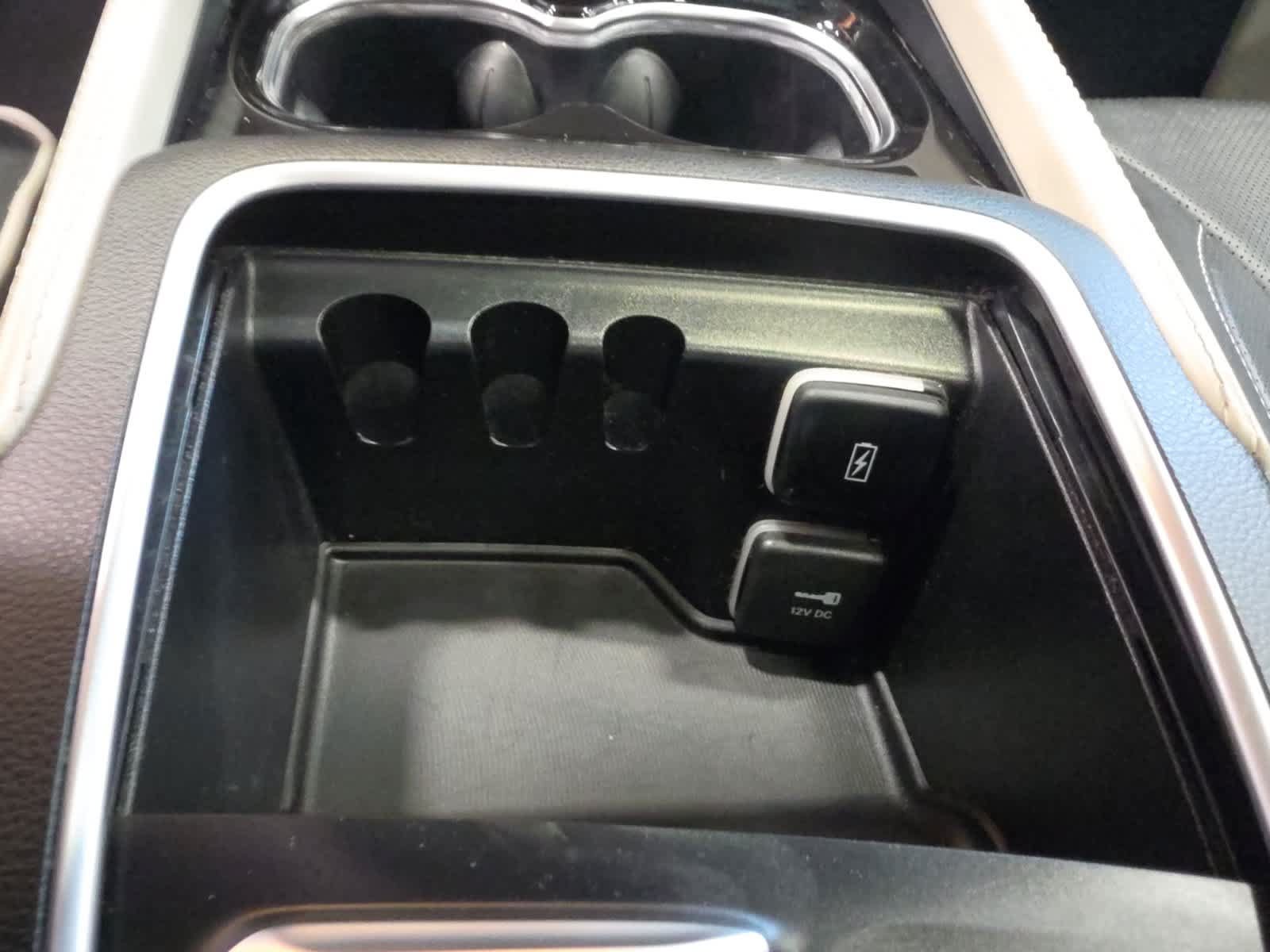 Used 2023 Chrysler Pacifica Limited FWD image 26