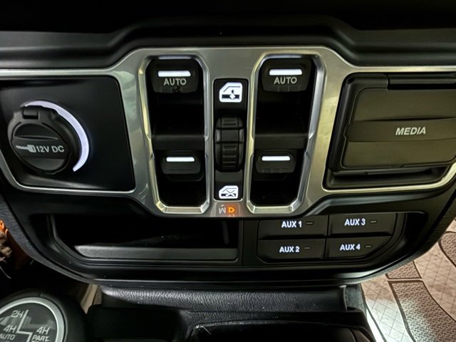 Used 2018 Jeep Wrangler Unlimited Sahara w/ Uconnect 4C Nav & Sound Group image 20