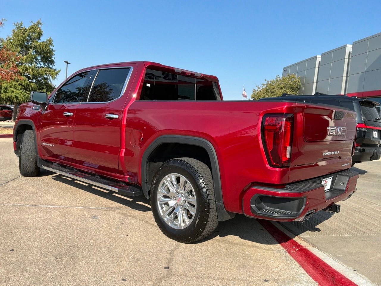 Used 2023 GMC Sierra 1500 Denali w/ Technology Package AWD/4WD image 8