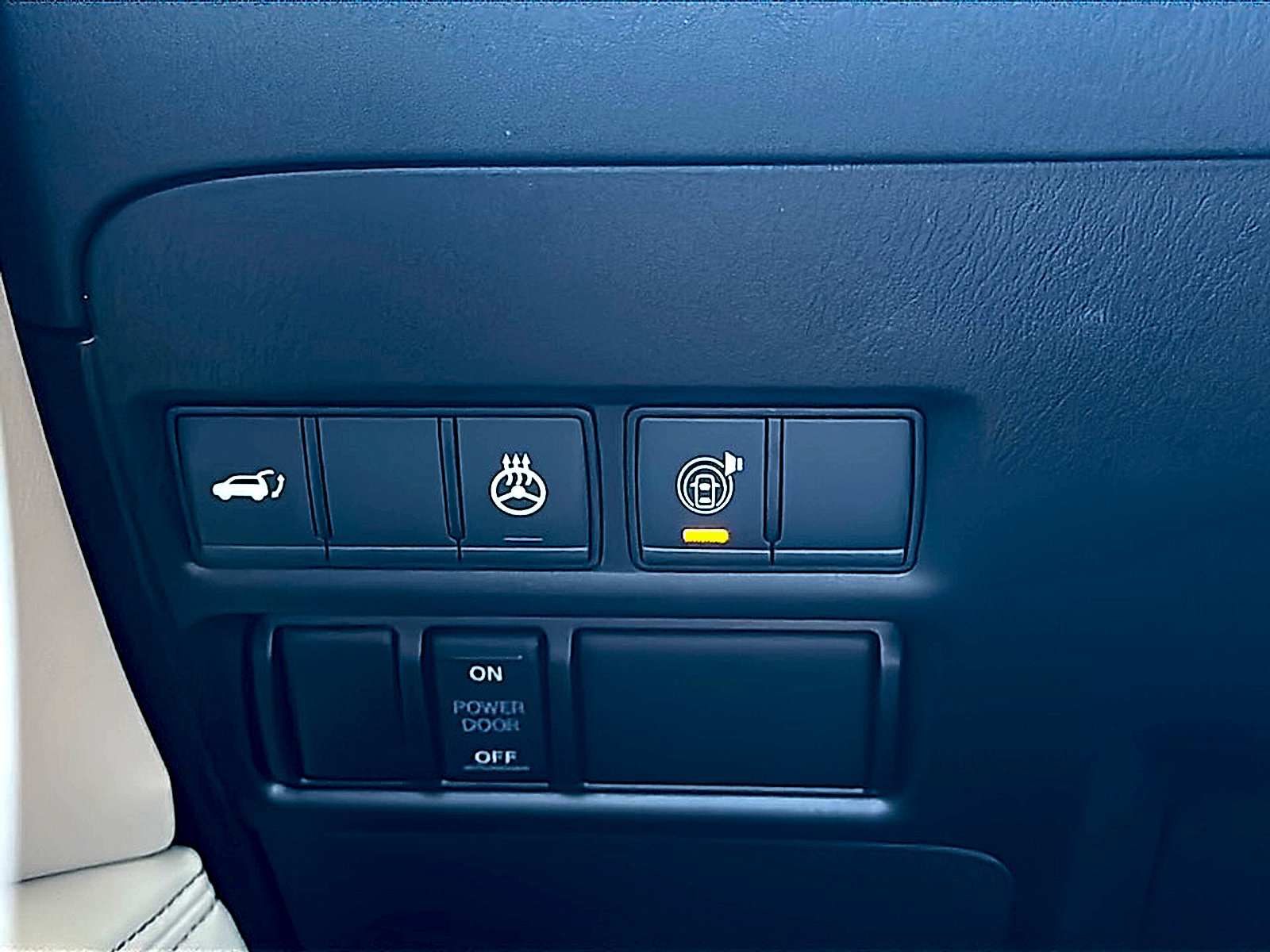 Used 2023 Nissan Armada SL w/ Captain's Chairs Package image 40