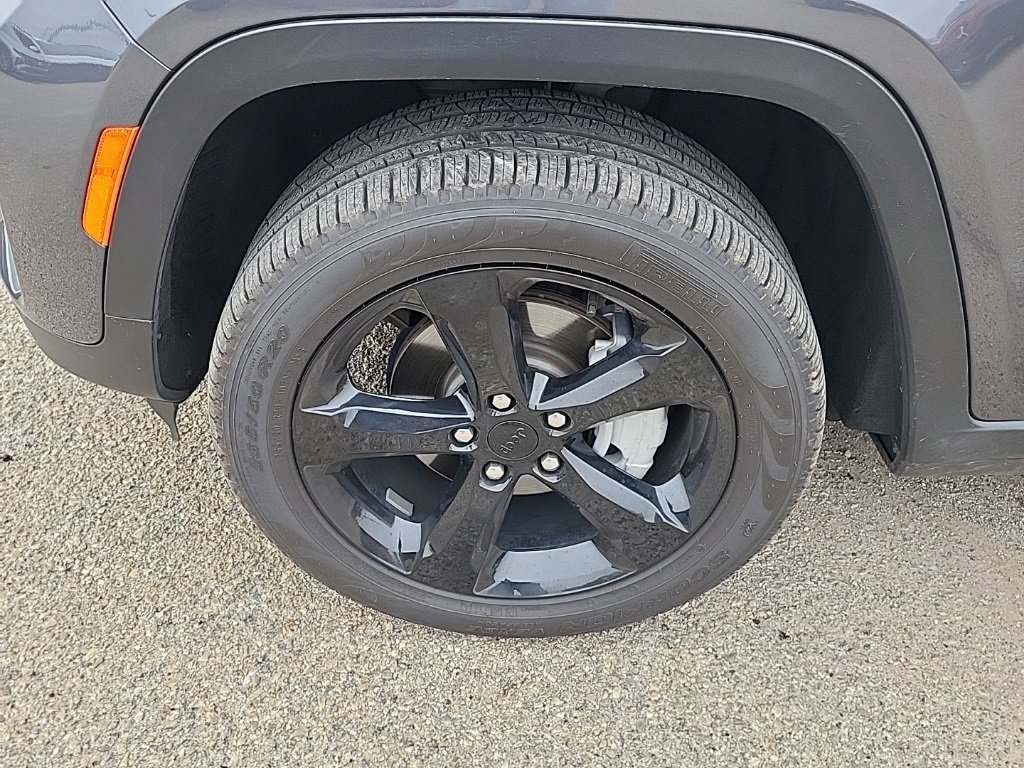 Used 2024 Jeep Grand Cherokee Limited w/ Black Appearance Package image 7