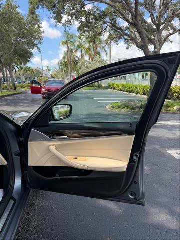 Used 2019 BMW 530e RWD image 16