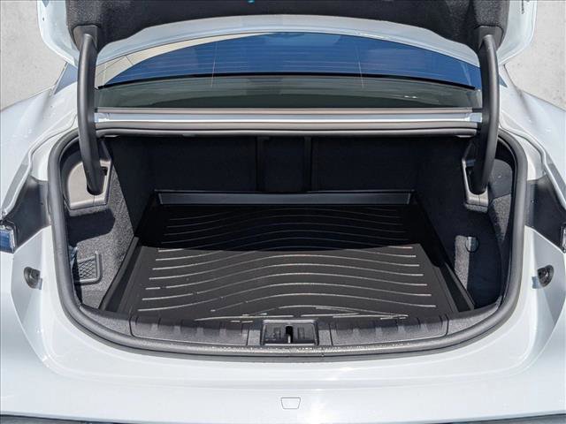 Used 2023 Porsche Taycan image 6