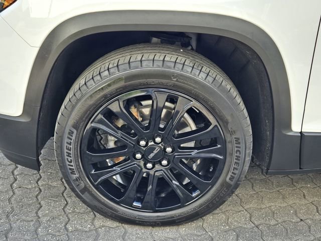 Used 2023 GMC Acadia SLE w/ Driver Convenience Package image 12