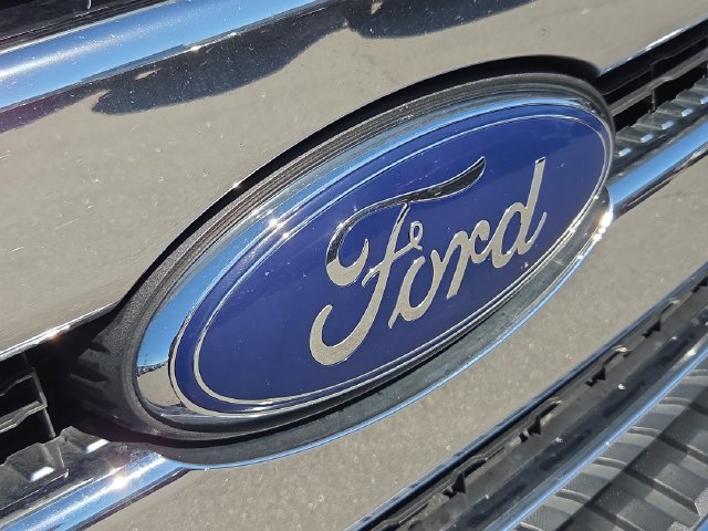 Used 2015 Ford F250 Lariat w/ Lariat Ultimate Package AWD/4WD image 33