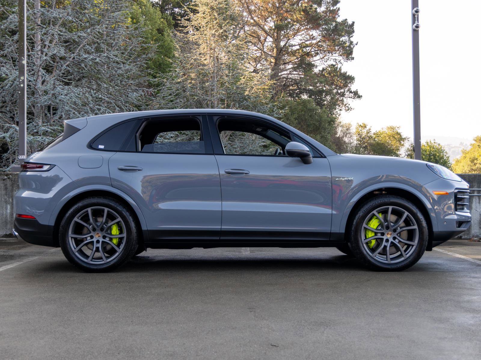 New 2025 Porsche Cayenne E-Hybrid image 12