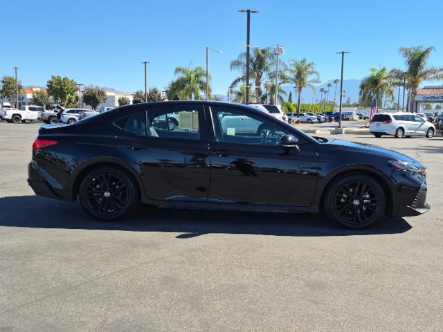 Used 2025 Toyota Camry SE w/ Convenience Package FWD image 4