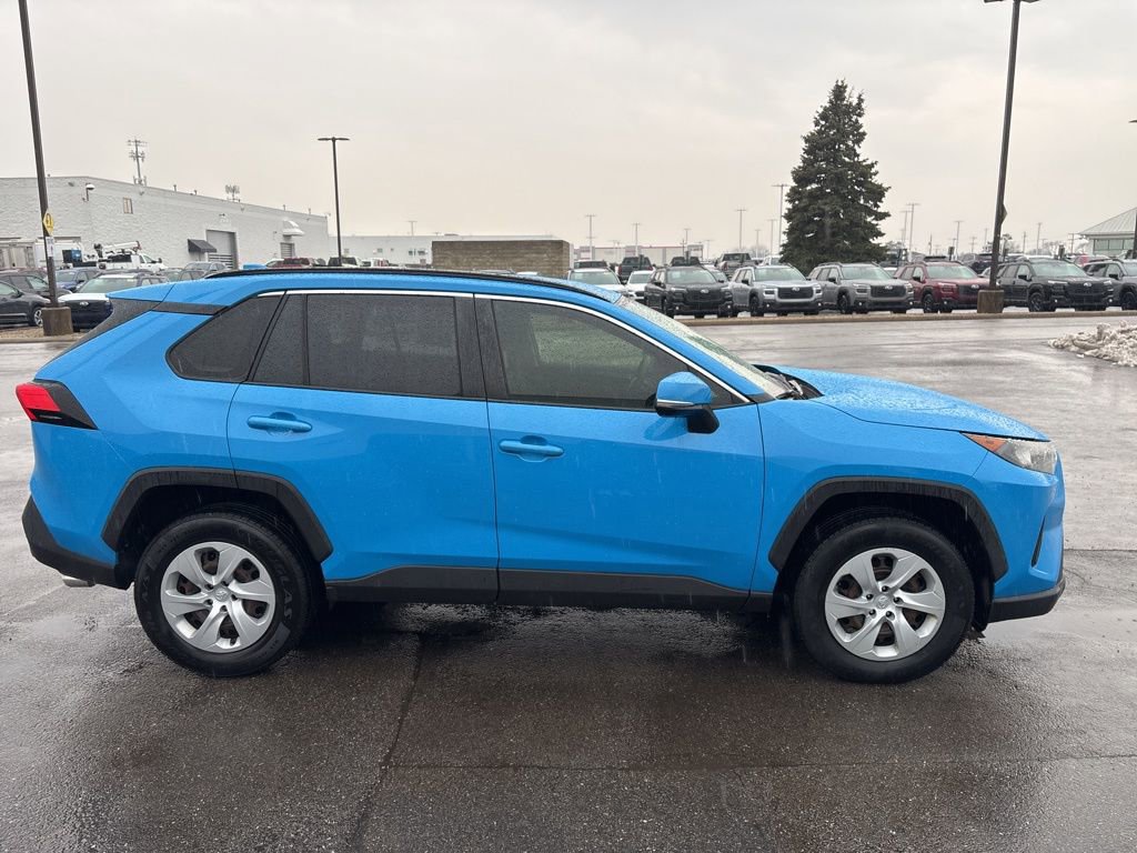 Used 2020 Toyota RAV4 LE image 2