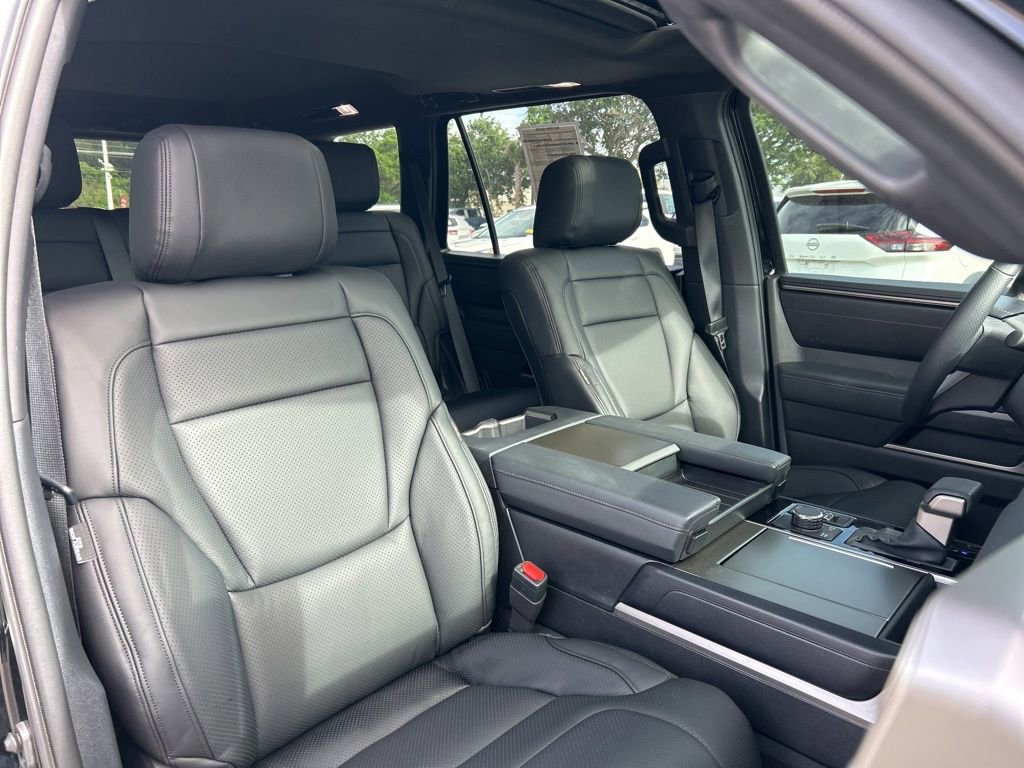 Used 2025 Toyota Sequoia SR5 AWD/4WD image 43