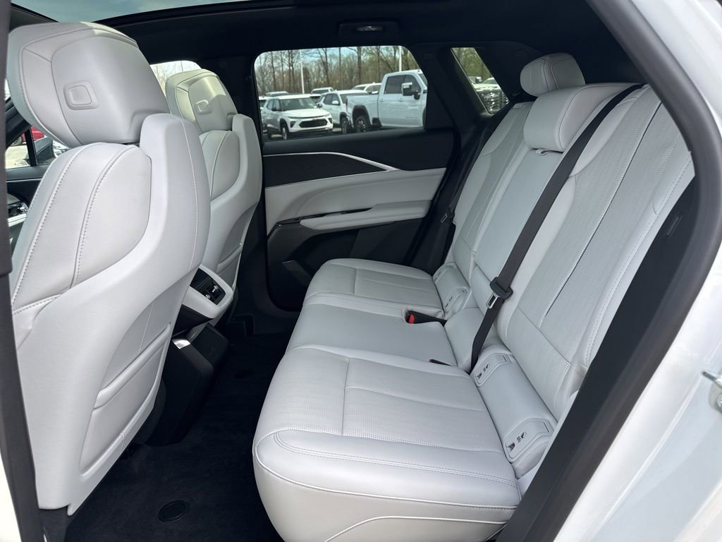 Used 2024 Cadillac Lyriq Luxury w/ LPO, Floor Liner Package image 12