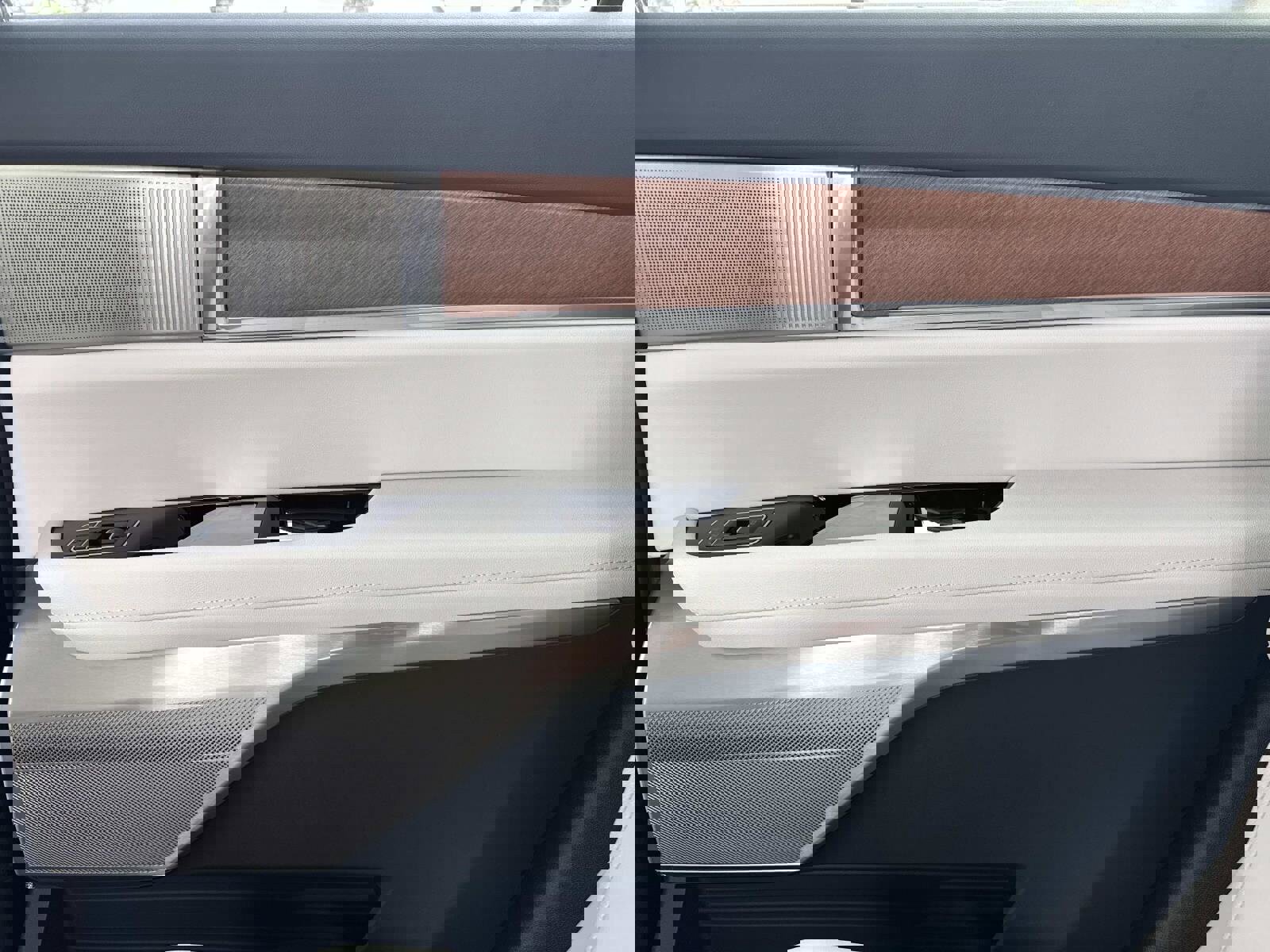 New 2026 Cadillac Vistiq Luxury w/ LPO, Floor Liner Package image 15