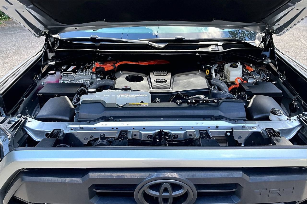 Used 2025 Toyota Tundra Limited w/ TRD Off-Road Package AWD/4WD image 29