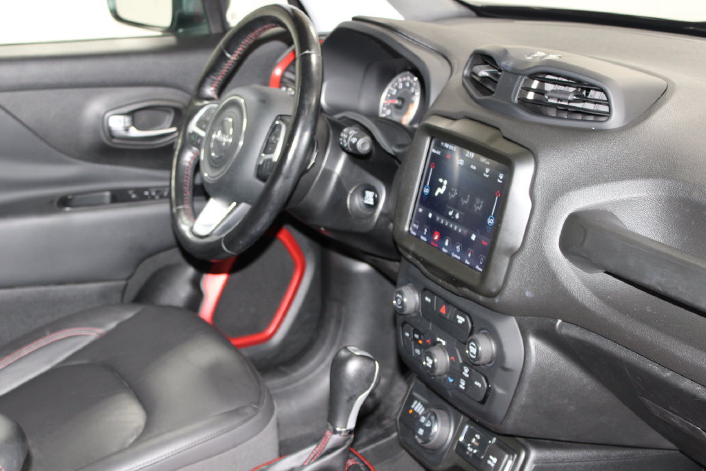 Used 2018 Jeep Renegade Trailhawk AWD/4WD image 27