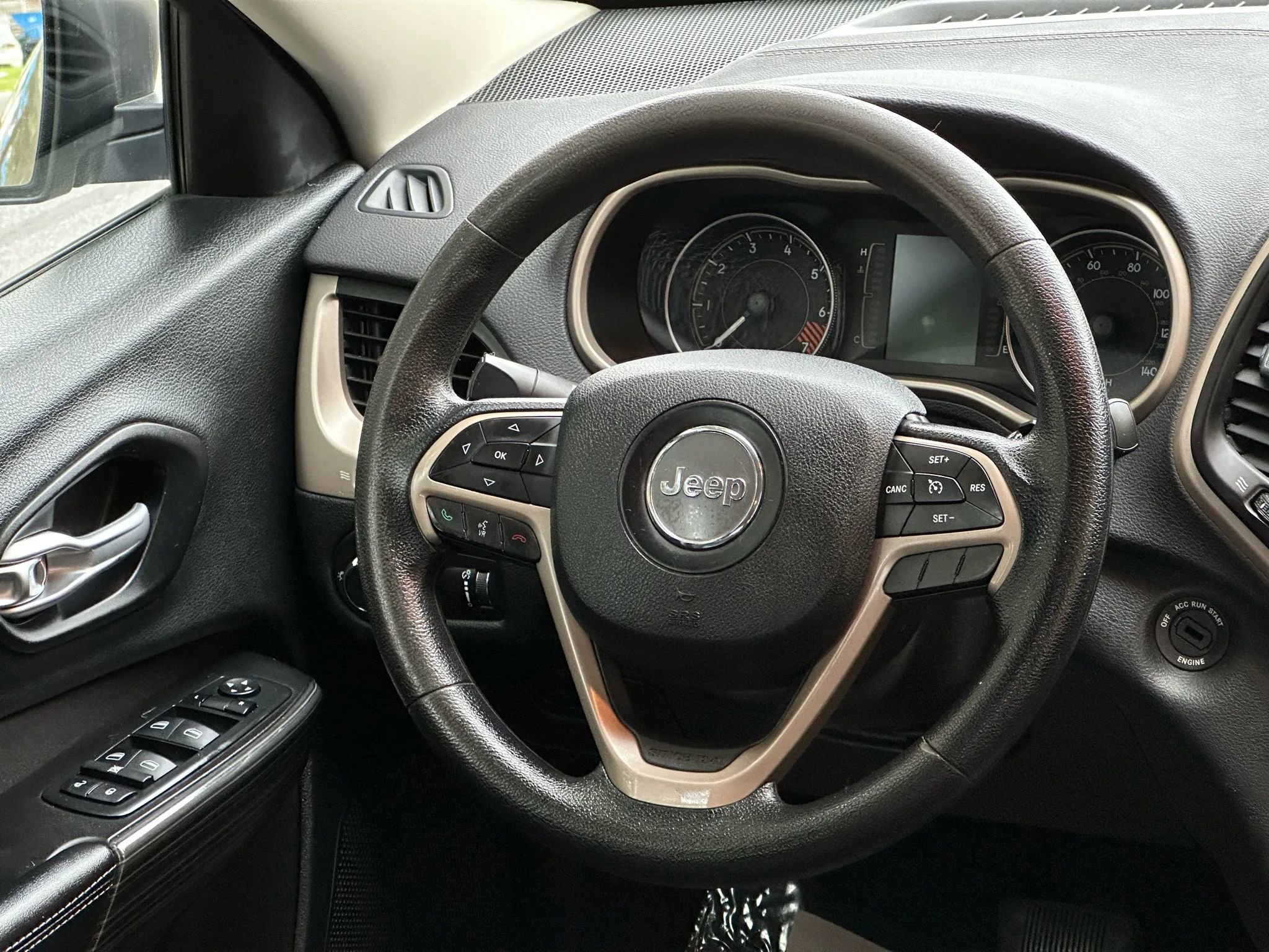 Used 2014 Jeep Cherokee Sport image 34