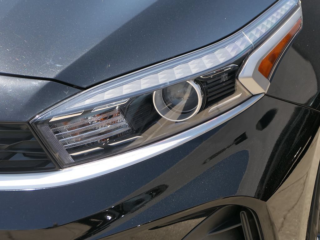 Used 2023 Kia Forte LXS w/ LXS Technology Package FWD image 8