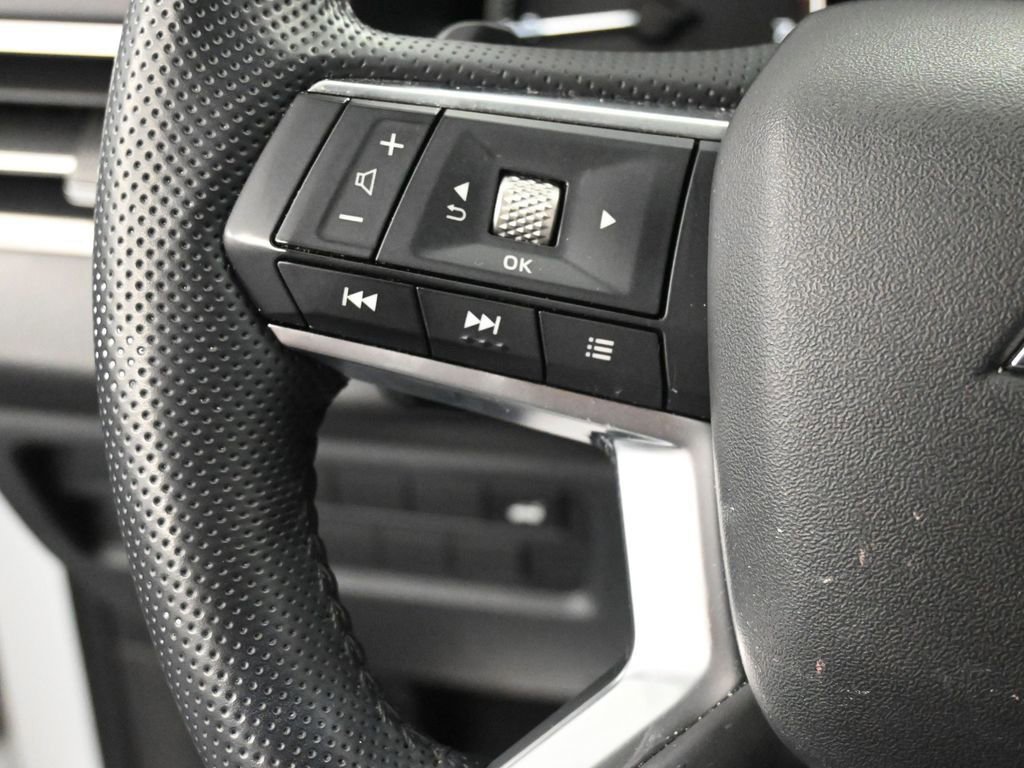 Used 2024 Mitsubishi Outlander SE image 39