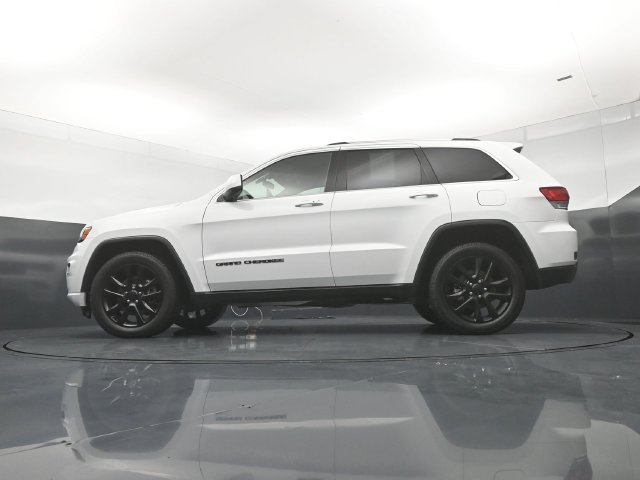 Used 2021 Jeep Grand Cherokee Laredo AWD/4WD image 21