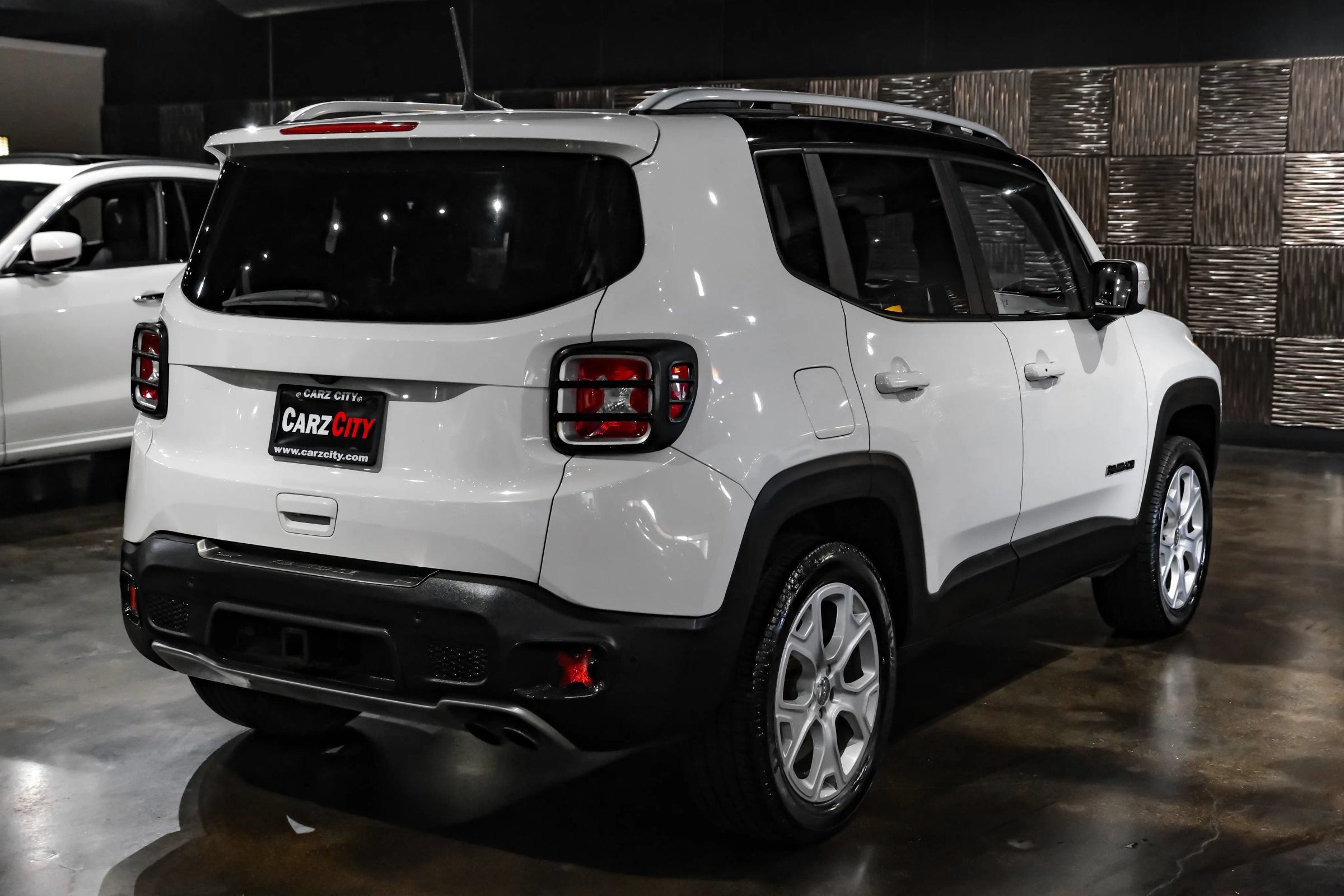 Used 2018 Jeep Renegade Limited w/ Advanced Technology Group AWD/4WD image 8