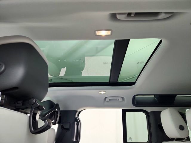 New 2026 Land Rover Defender 110 X-Dynamic SE AWD/4WD image 18
