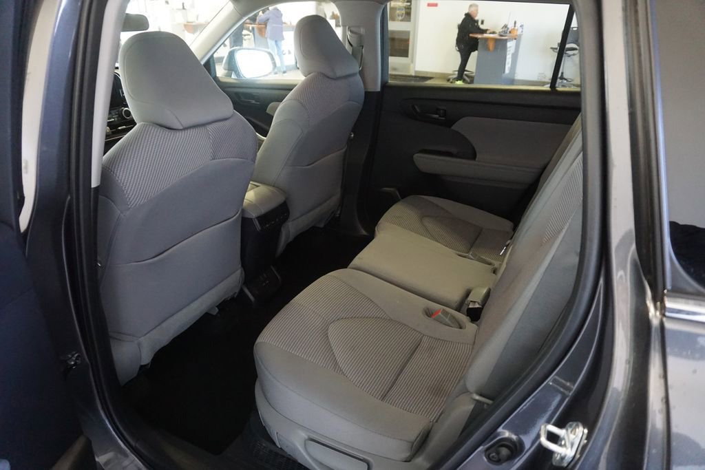 Used 2023 Toyota Highlander LE image 20