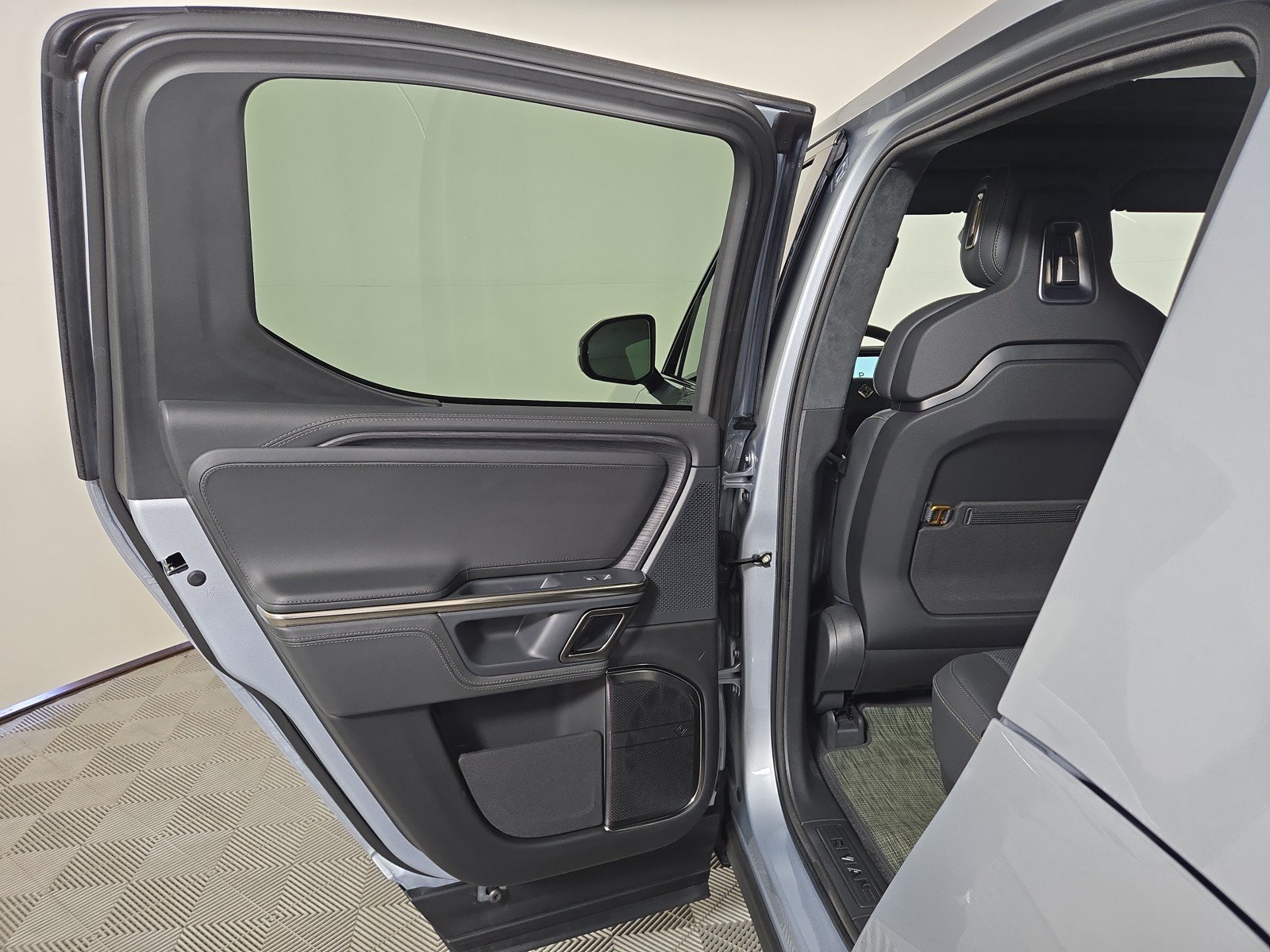 Used 2023 Rivian R1T Adventure AWD/4WD image 17
