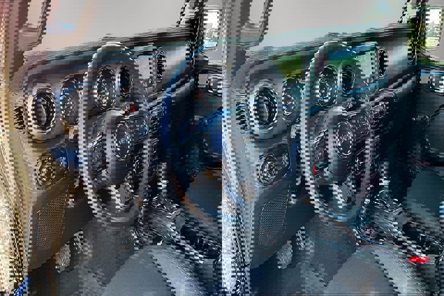 Used 2023 Jeep Gladiator Sport image 18