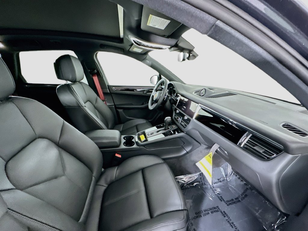 Certified 2026 Porsche Macan AWD/4WD image 29