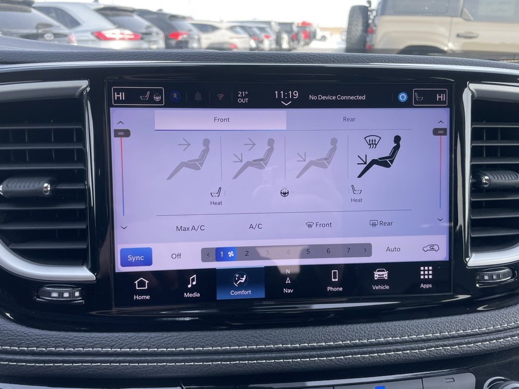 Used 2024 Chrysler Pacifica Select image 18