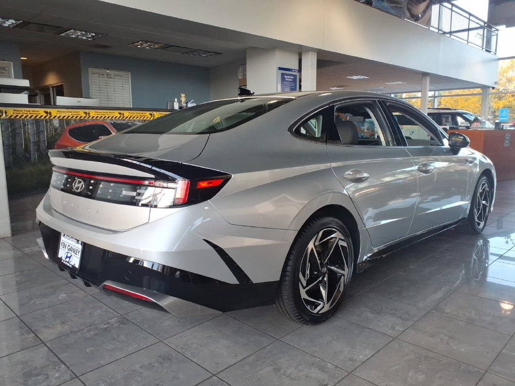 New 2026 Hyundai Sonata SEL FWD image 2