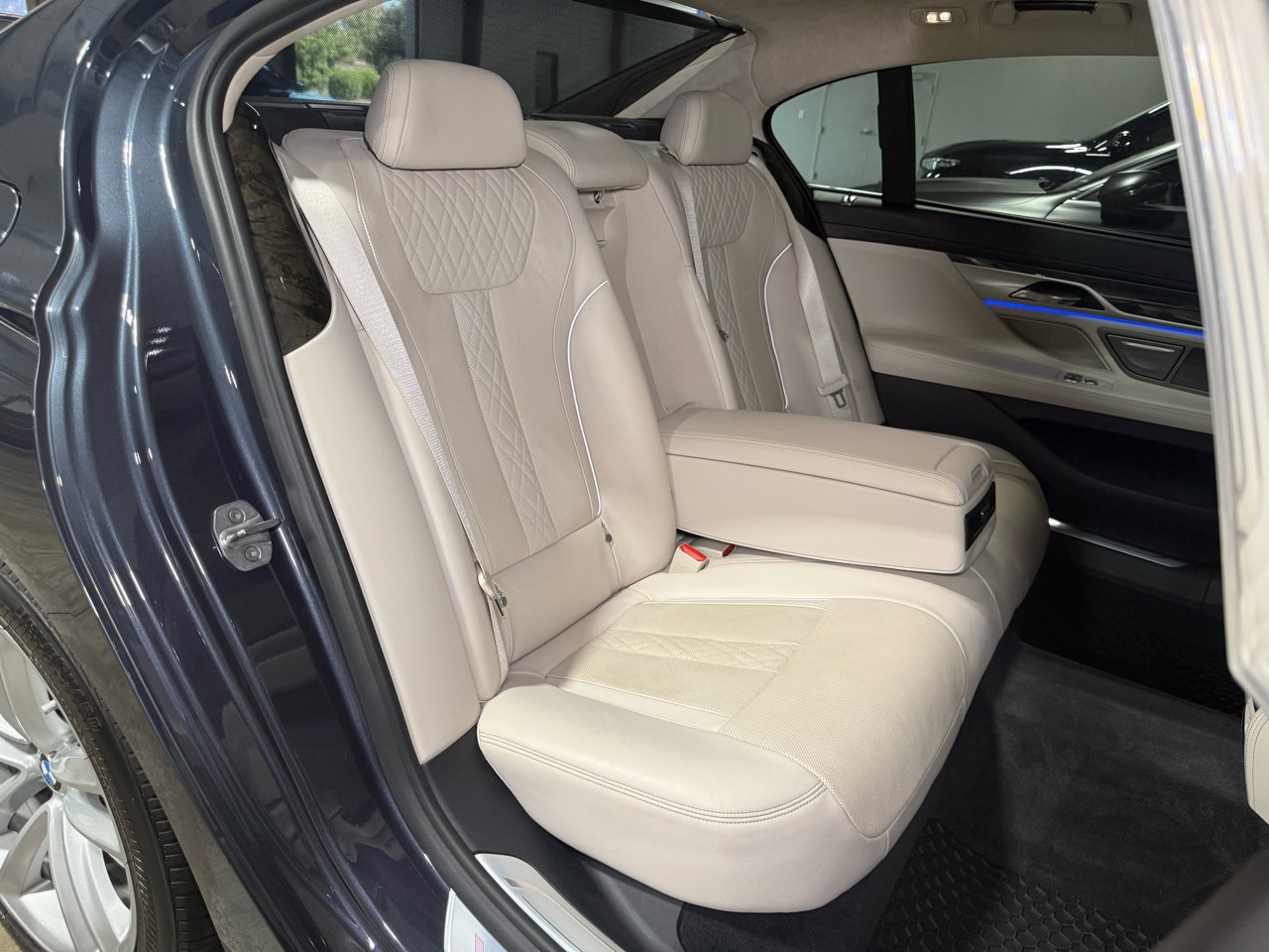 Used 2018 BMW 750i xDrive image 34