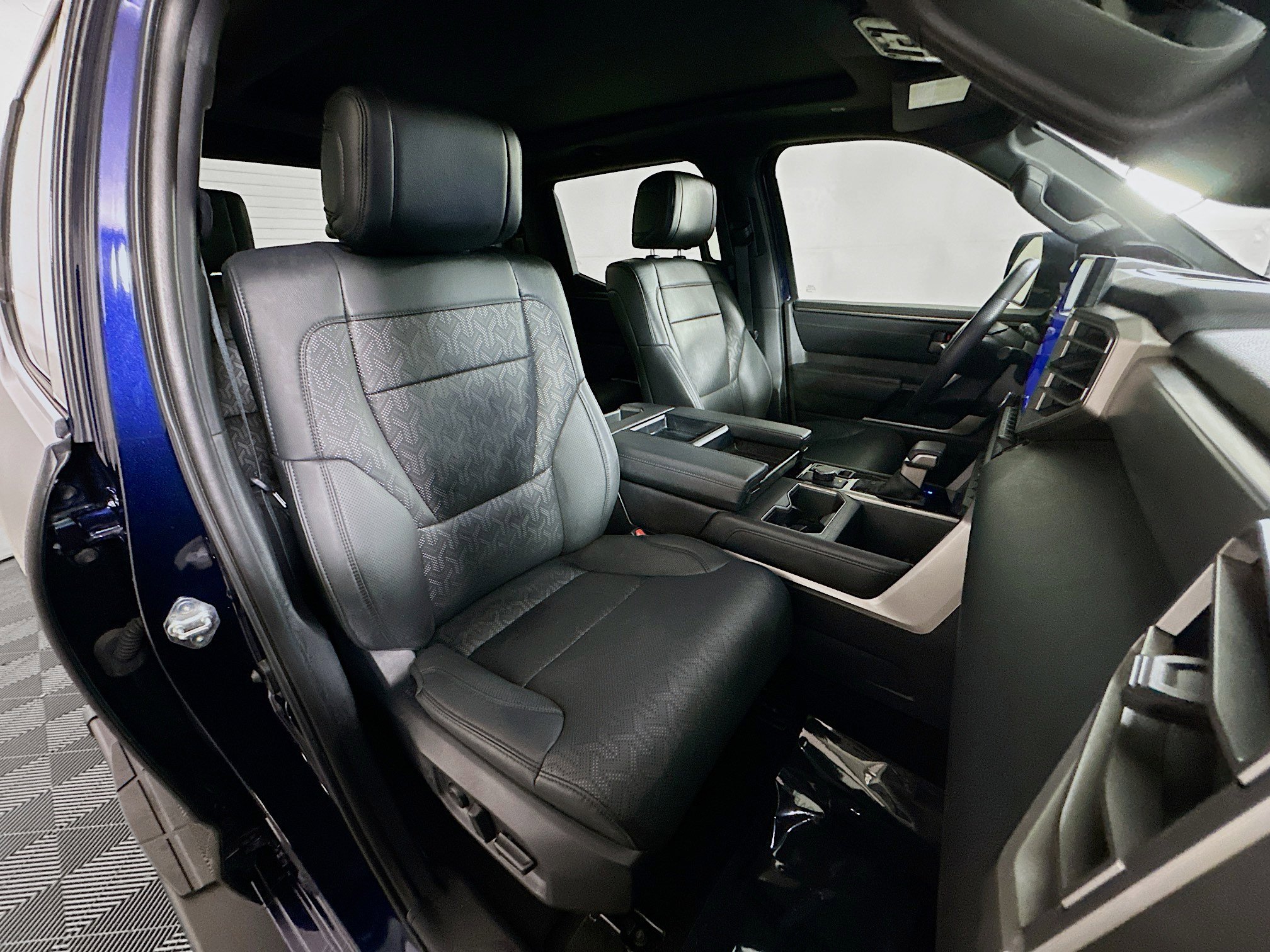 Used 2025 Toyota Tundra Limited image 28