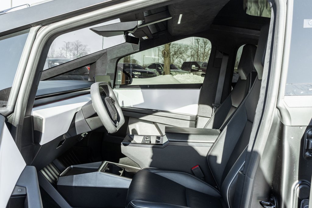Used 2024 Tesla Cybertruck AWD Crew Cab image 26