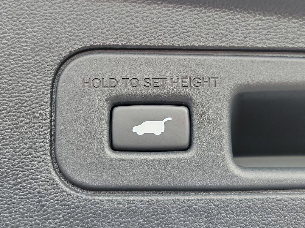 Certified 2025 Acura MDX SH-AWD image 12