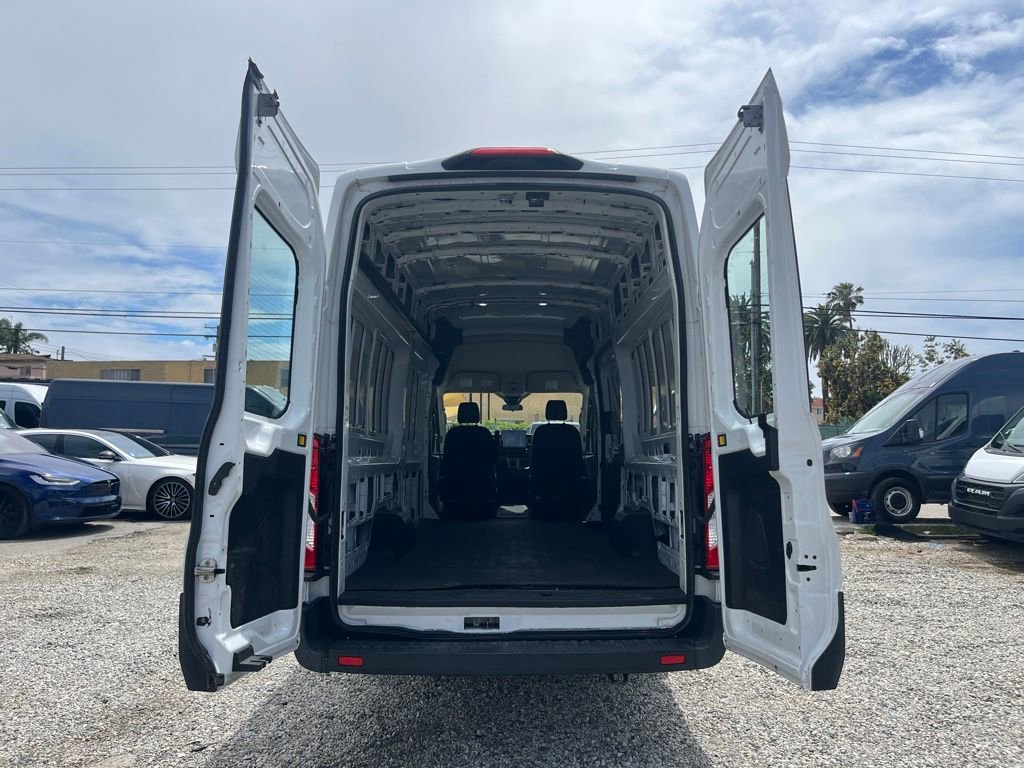 Used 2022 Ford E-Transit 148 High Roof Extended image 9