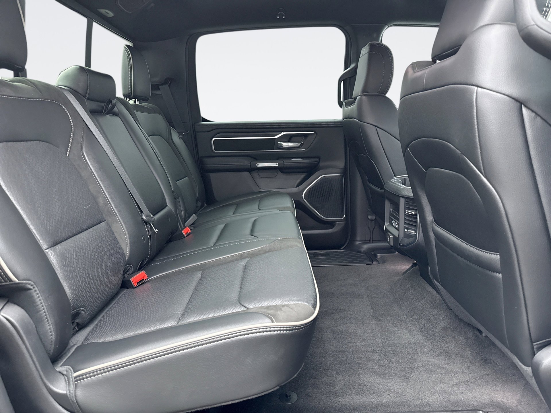 Used 2024 RAM 1500 Laramie AWD/4WD image 19