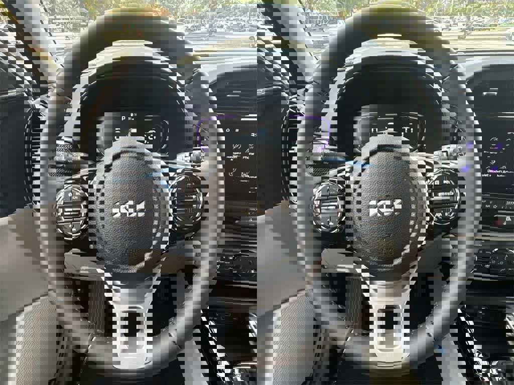 Certified 2025 Kia Soul EX image 15