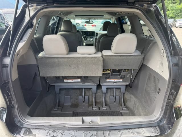 Used 2017 Toyota Sienna XLE w/ XLE Navigation Package FWD image 13