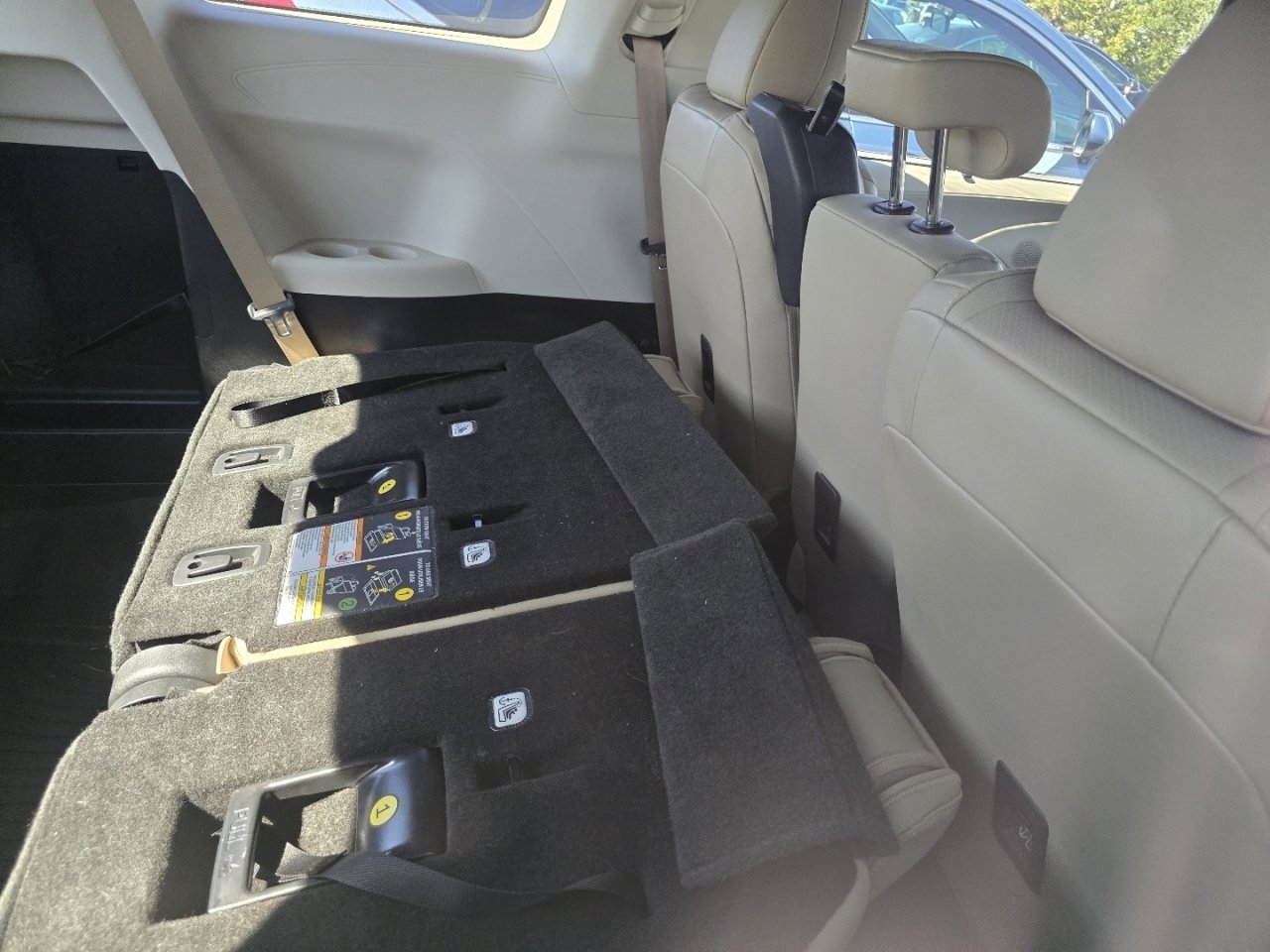 Used 2022 Toyota Sienna XLE image 12