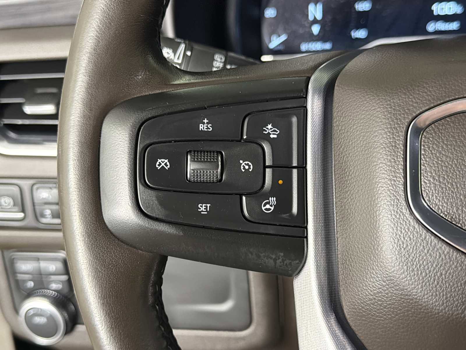 Used 2022 GMC Yukon XL SLT w/ SLT Luxury Package image 56