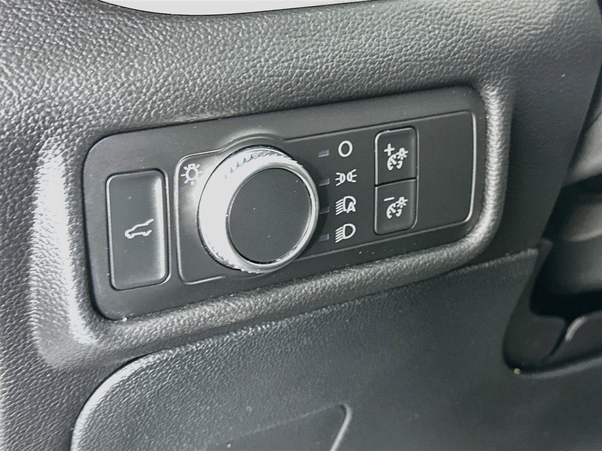 Used 2020 Ford Explorer XLT RWD image 16