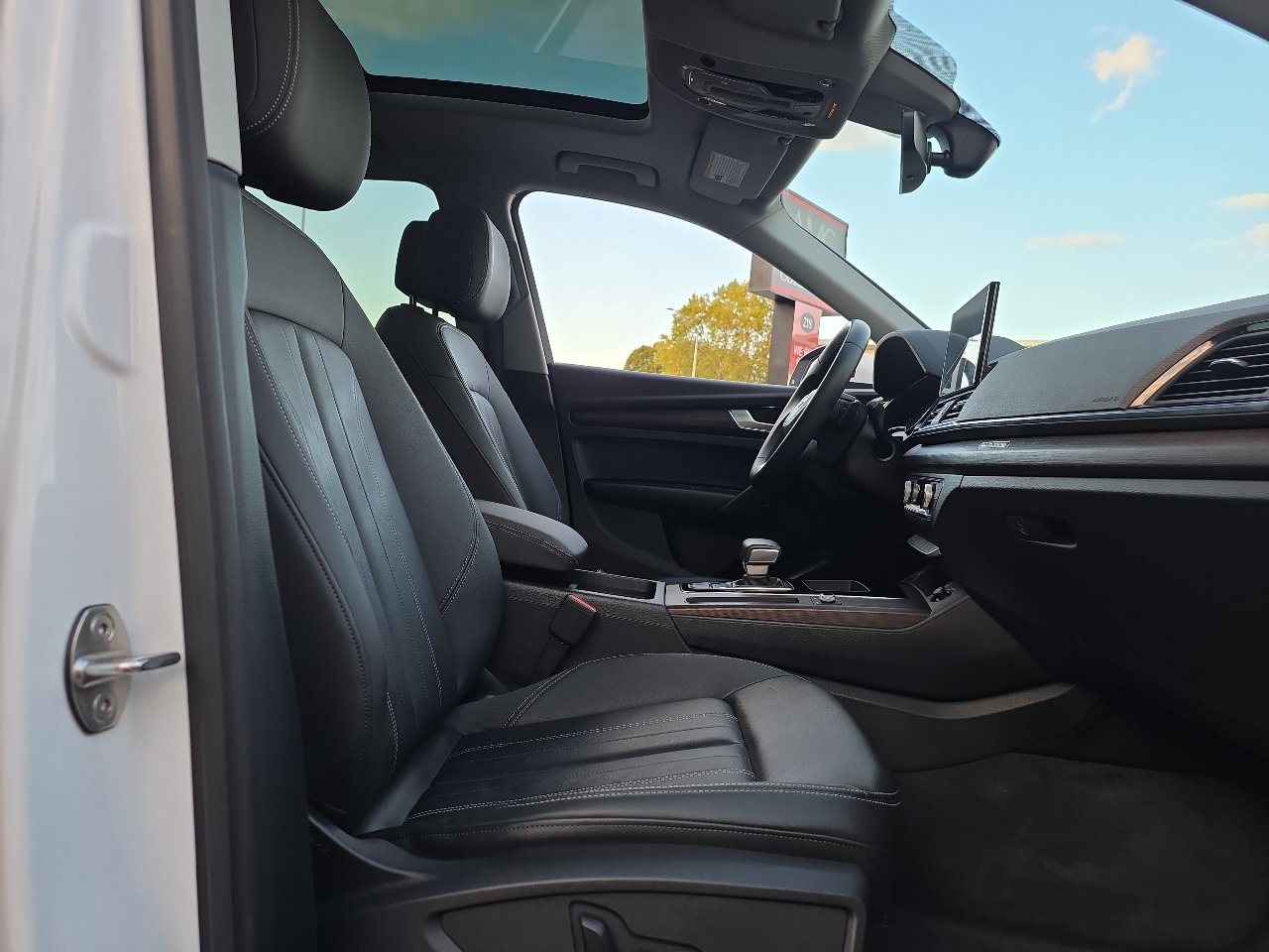 Used 2023 Audi Q5 2.0T Premium w/ Convenience Package image 42