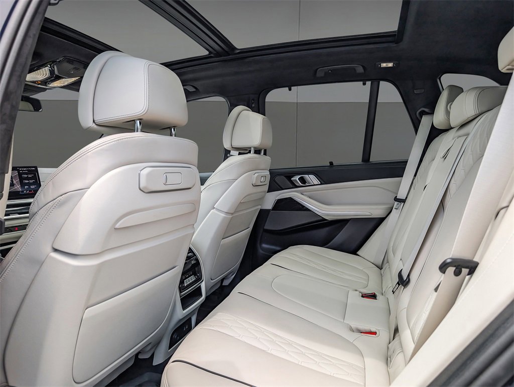 Used 2025 BMW X5 xDrive40i w/ Executive Package image 17
